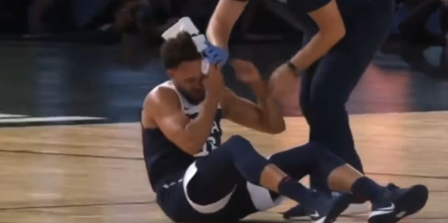 Vilaine blessure à la tête pour Derrick White