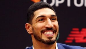 NBA – Enes Kanter attaque Tacko Fall à l’aéroport… avec des boules de neige