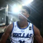 FIBA – Giannis repère un fan avec une pancarte… très spéciale