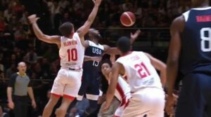 Mondial – Le panier ultra acrobatique de Kemba Walker