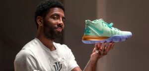 NBA – Les sneakers façon « Bob l’éponge » de Kyrie Irving arrivent !