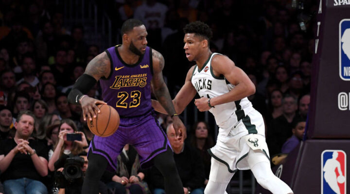 LeBron sort une prestation digne des playoffs contre Giannis !