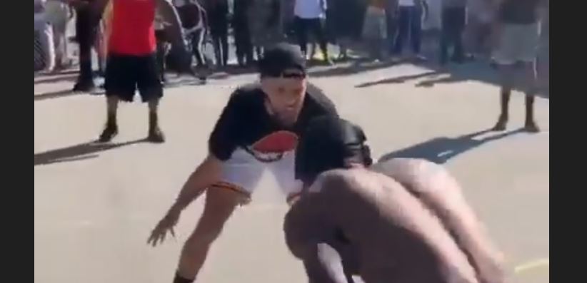 Steph Curry en duel lors d'un tournoi à Oakland