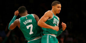 NBA – Jaylen Brown trolle Jayson Tatum et son nouveau parfum signature