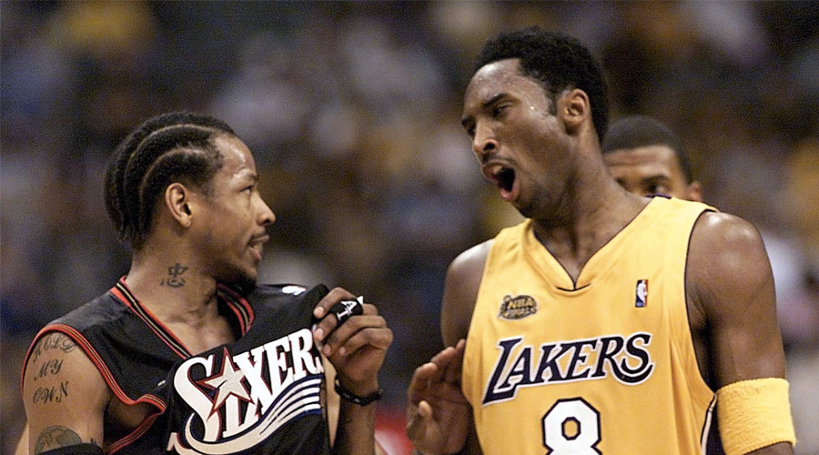NBA – Kobe Bryant vs Allen Iverson : qui domine le duel en carrière ? Kobe Bryant et Allen Iverson en plein trash-talking