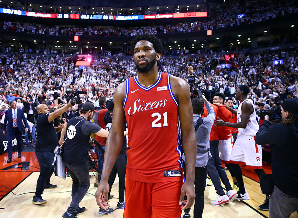 joel embiid durant un match de playoffs face aux Raptors