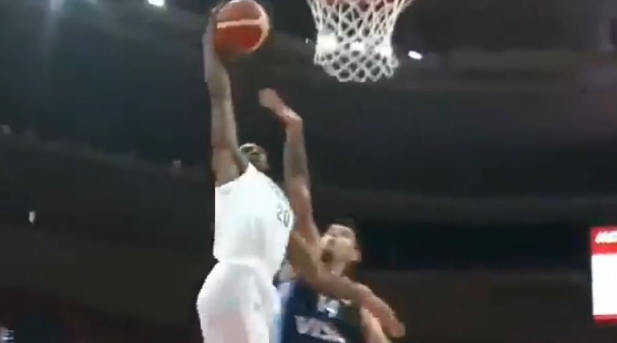 Josh Okogie dunk nigéria