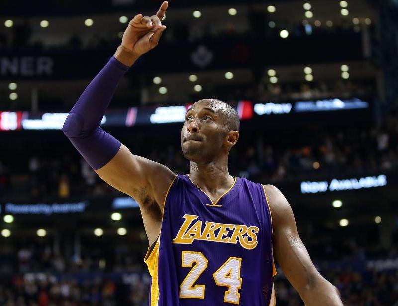 kobe bryant sous le maillot des lakers