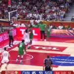 Mondial/NBA – L’énorme poster de Chimezie Metu, le rookie des Spurs !