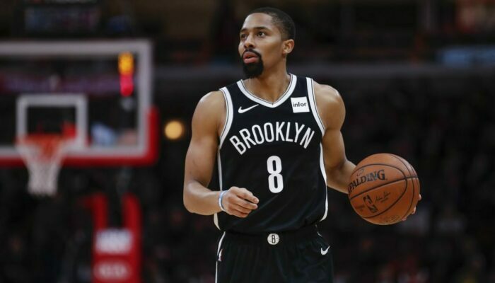 spencer dinwiddie balle en main