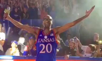 NCAA – Snoop Dogg scandalise l’université de Kansas