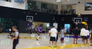 NBA – LeBron fait le buzz avec un tir ultra-clutch à l’entraînement !