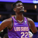 NBA – Deandre Ayton surgit en plein match après un drôle d’imbroglio