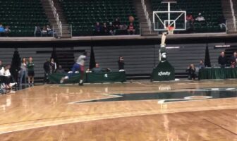 NBA – Sekou Doumbouya lâche deux énormes dunks en concours ! Doumbouya