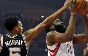 NBA – Dejounte Murray domine James Harden des 2 côtés du terrain en 10 secondes