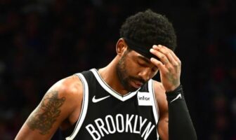 NBA – L’affiche assassine contre Kyrie Irving devant le TD Garden Kyrie Irving des Brooklyn Nets visiblement déçu