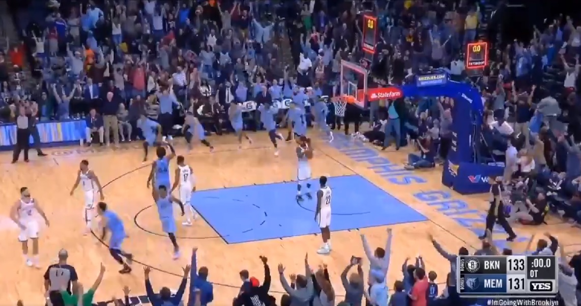 Jae Crowder marque au buzzer contre les Nets