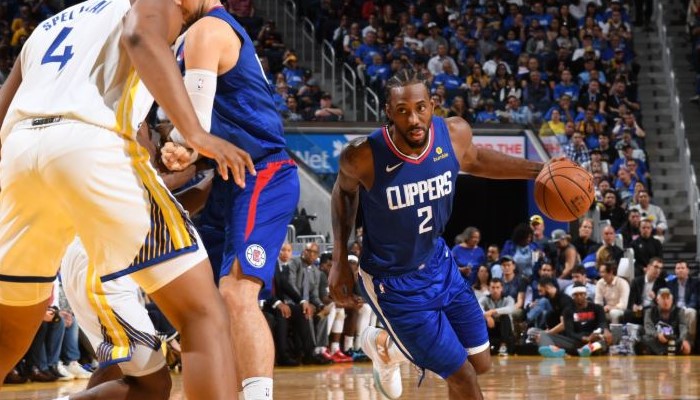 Kawhi Leonard sous le maillot des Clippers contre les Warriors