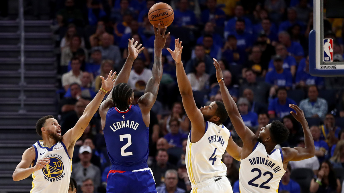 Kawhi Leonard domine Stephen Curry et les Warriors