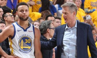 NBA – Le regret des Warriors d’après Steve Kerr Steve Kerr et Stephen Curry durant le match des Warriors