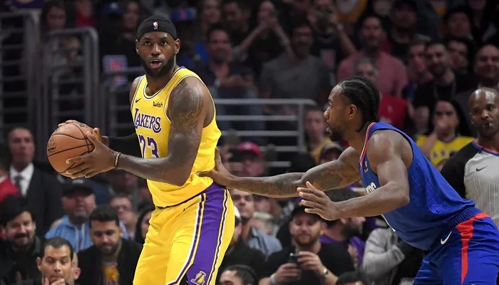 LeBron James et Kawhi Leonard durant Lakers vs Clippers