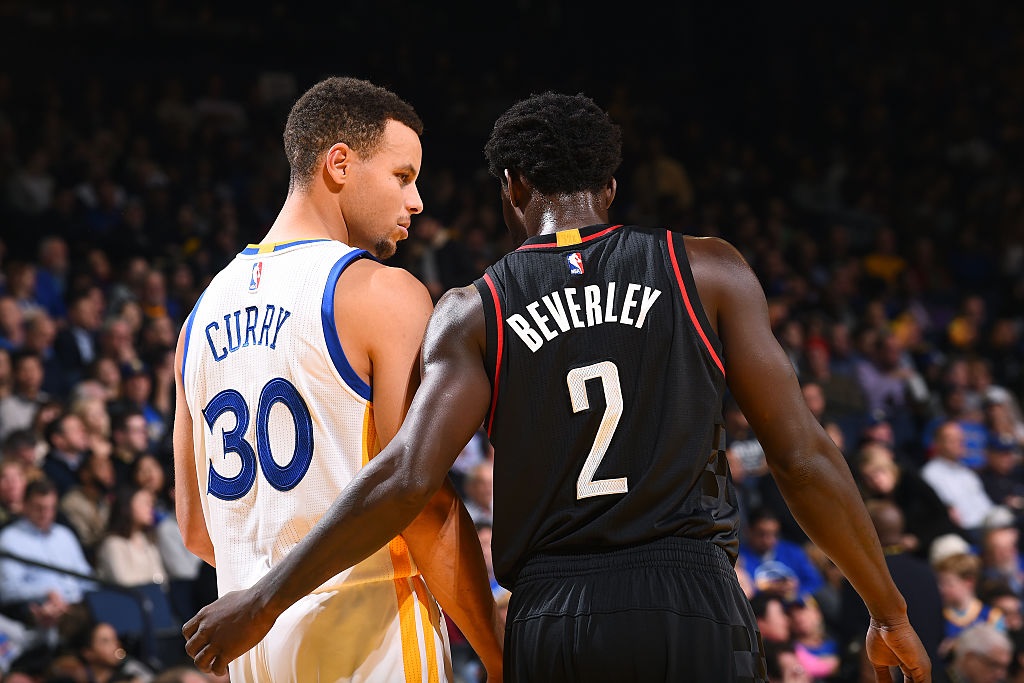 Steph Curry et Patrick Beverley durant un match entre Warriors et Clippers