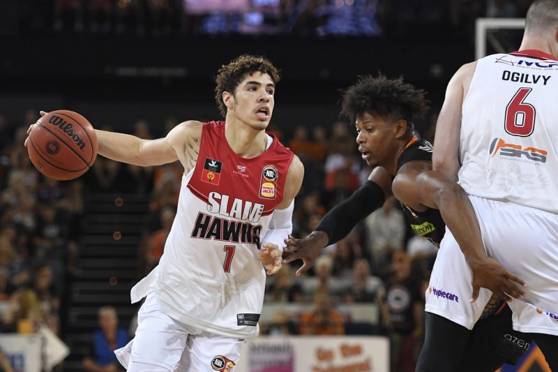 LaMelo Ball face au Cairns Taipans