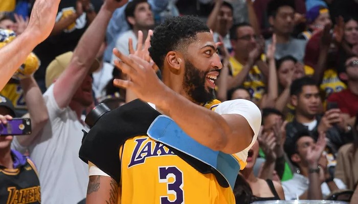 La blessure d'Anthony Davis surveillée de très près par les Lakers