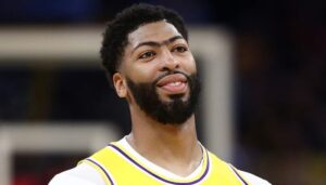 NBA – Anthony Davis comparé à une illustre légende par le coach des Bulls