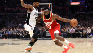 NBA – Paul George lâche un tacle complètement gratuit sur James Harden !