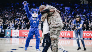 NBA – La magnifique surprise des Sixers à un jeune fan pour Thanksgiving