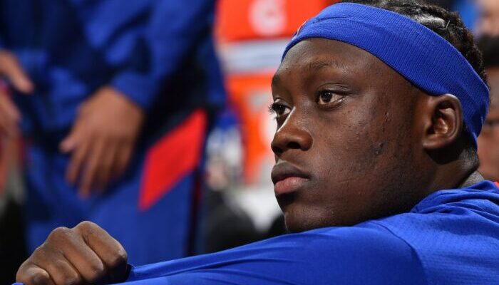 Sekou Doumbouya pensif sur le banc des Detroit Pistons