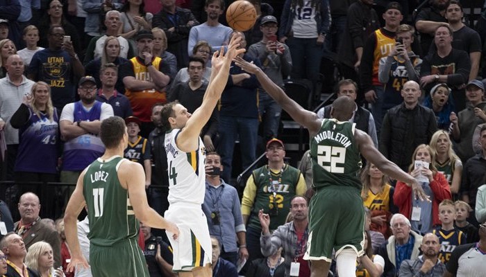 Le buzzer-beater de Bojan Bogdanovic contre les Bucks de Gianins