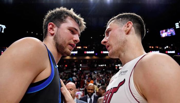 Luka Doncic er Goran Dragic après un match entre Dallas et Miami