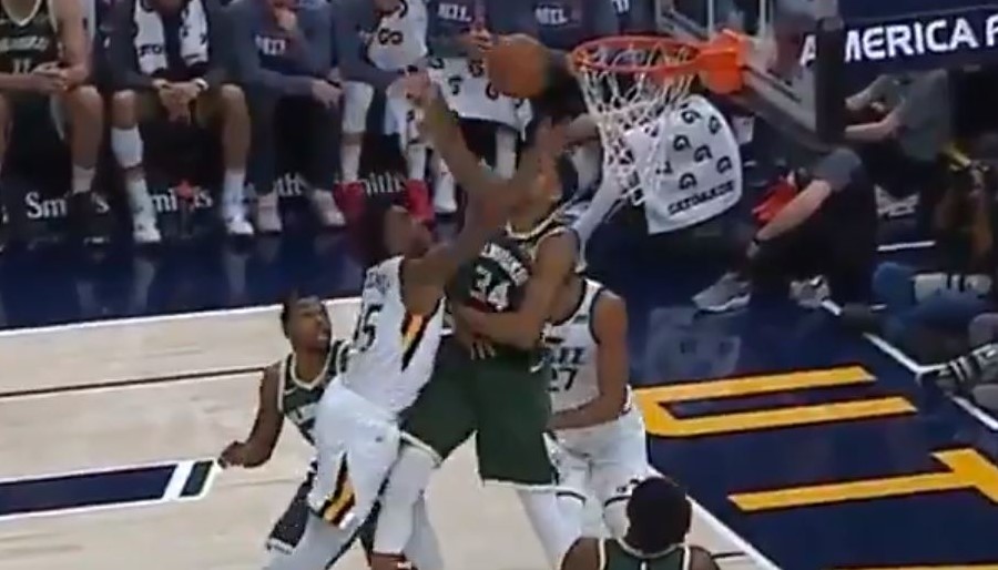 Donovan Mitchell tente le poster sur Giannis Antetokounmpo