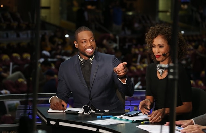 Dwyane Wade avec le sourire lors d'une apparition télé