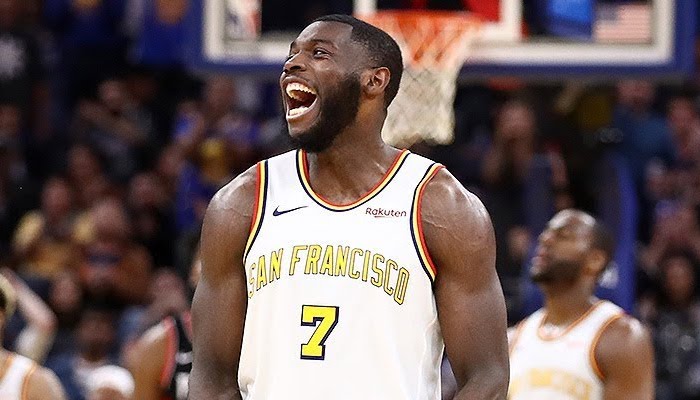 Eric Paschall acclamé par le public des Warriors