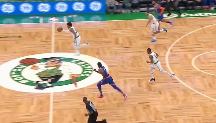 Le chasedown de frank ntilikina sur marcus smart