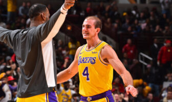 NBA – Caruso contre Curry ? Le trade évoqué… puis débunké NBA - Alex Caruso réagit à la géniale peinture de lui dans les rues de Los Angeles