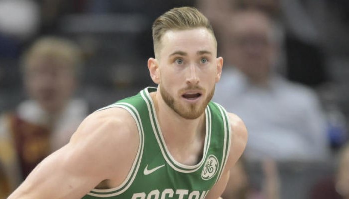 Gordon Hayward brille et imite Wilt Chamberlain