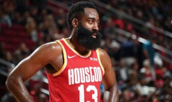 NBA – La stat catastrophique de James Harden à 3-points James Harden sous le maillot des Rockets