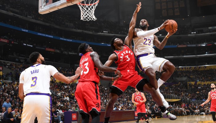 Les Lakers tombent au Staples Center