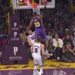 NBA – LeBron James détruit Bjelica avec cet énorme poster !