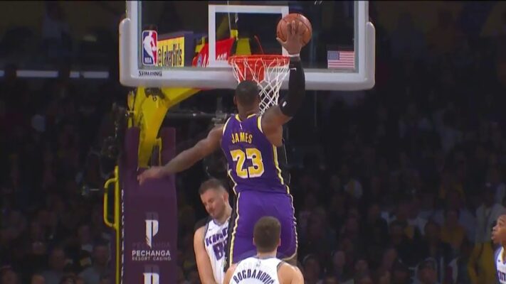 Dunk de LeBron sur Nemanja Bjelica