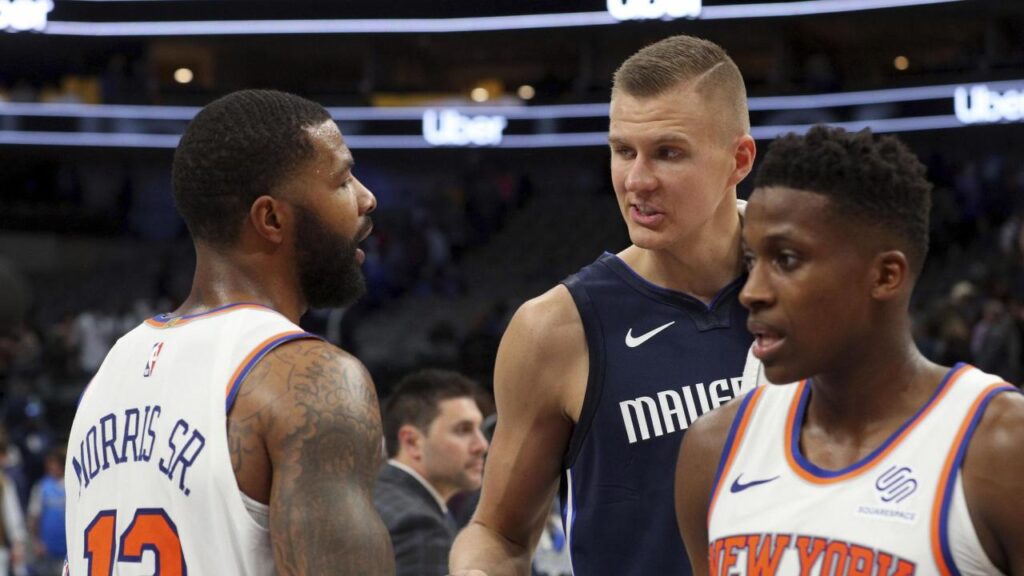 Marcus Morris, Kristaps Porzingis et Frank Ntilikina durant Knicks vs Mavs