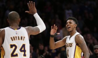 NBA – Les 10 coéquipiers que Kobe Bryant aimait (sûrement) le moins Nick Young et Kobe Bryant se tapent dans la main
