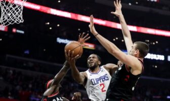 NBA – Kawhi Leonard retoque un journaliste à la Gregg Popovich NBA - Kawhi a-t-il pensé à la saison dernière face aux Raptors ? Sa réponse parfaite
