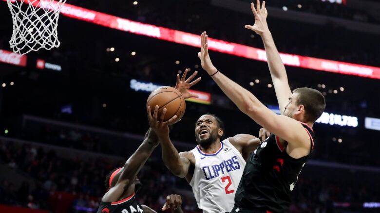 NBA - Kawhi a-t-il pensé à la saison dernière face aux Raptors ? Sa réponse parfaite