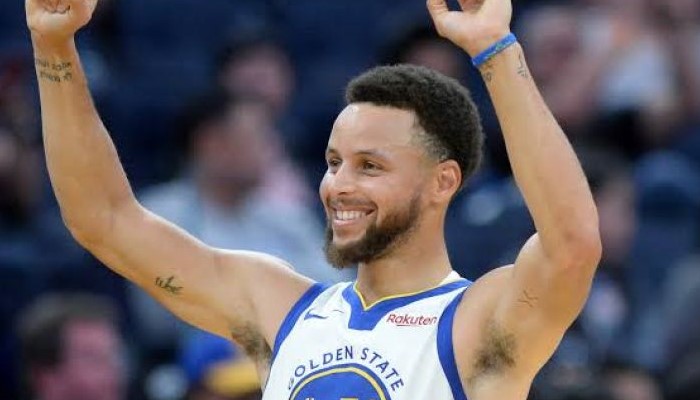 Stephen Curry réagit à la victoire des Warriors