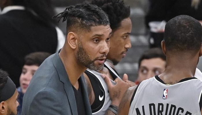 Tim Duncan se retrouve en charge chez les Spurs